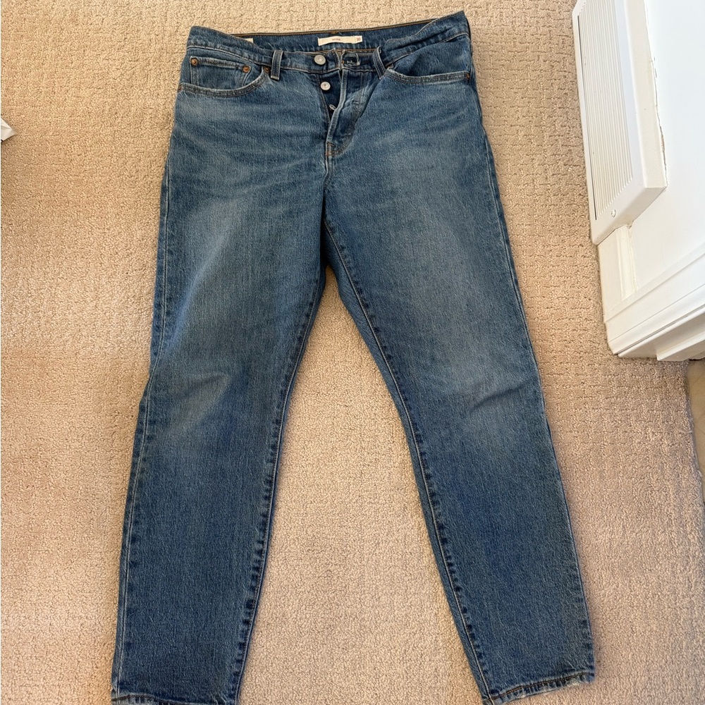 Levi's Women's premium wedgie icon Jeans in Medium Blue Wash